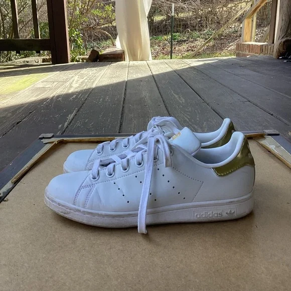 Adidas Stan Smith white with gold trim sneakers, size 5.5 - Picture 4 of 8